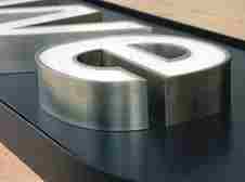 一鑫創(chuàng)研提醒您：CNC機加工零件設(shè)計時應(yīng)避免的幾個錯誤